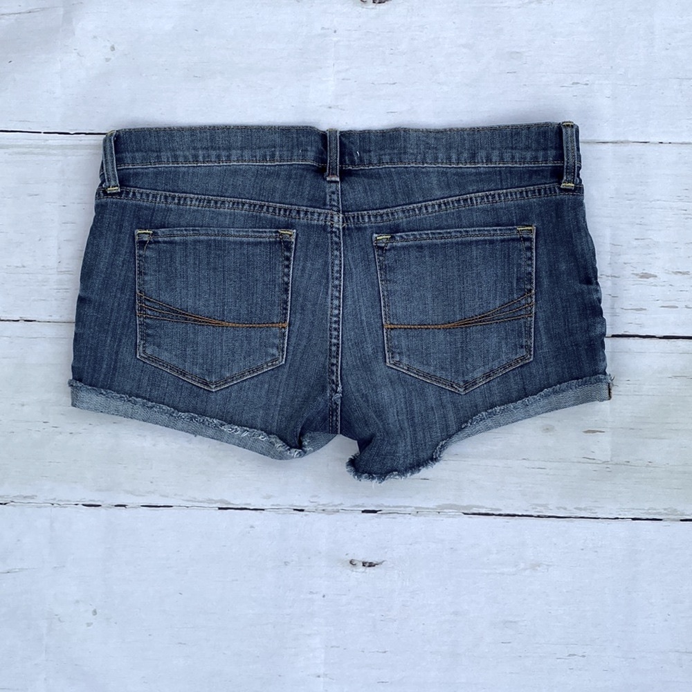 ⭐️ 2/$25 ⭐️ TNA jean shorts - Picture 2 of 2